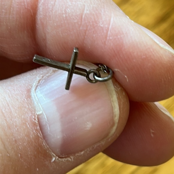 Dainty silver cross and necklace- marked Sterling - Picture 6 of 10
